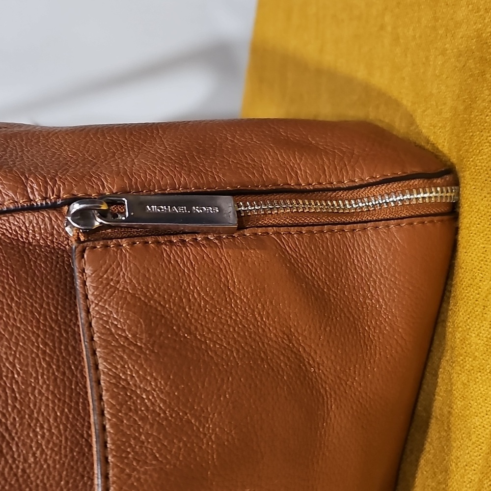 Michael Kors Sloane Leather Hobo Bag In Luggage Brown EUC - Picture 3 of 16